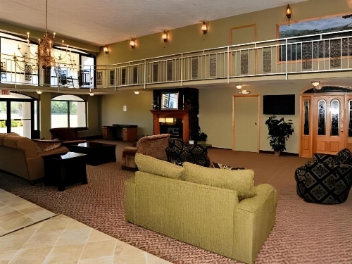 Americana Inn image 15