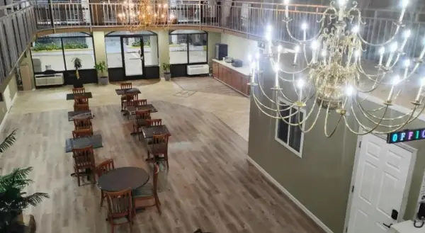 Americana Inn 10